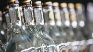 Водочных изделий на полках магазинов стало меньше? Ответ гипермаркетов