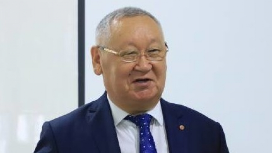 Каныбек Осмоналиев предложил делать новогодние поздравления на кыргызском языке
