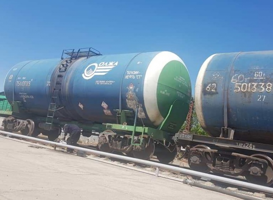 В 3 цистернах 60 т бензина. В 3 цистернах 60 т бензина. В трёх цистернах 60 т бензина в первой цистерне на 15 т больше. В 3 цистернах 60 т бензина. В 3 цистернах 60 т бензина.