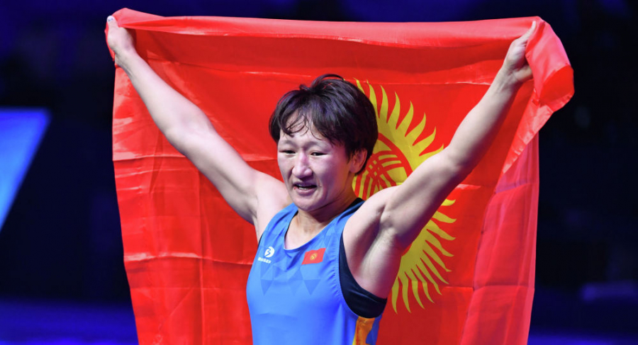 Айсулуу Тыныбекова возглавила мировой рейтинг борьбы