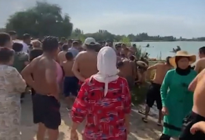На ГЭС-5 парень нырнул с катамарана в воду и не выплыл (видео)