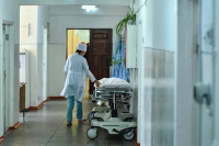 В госбольницах КР поменяют режим работы и тарифы на платные услуги