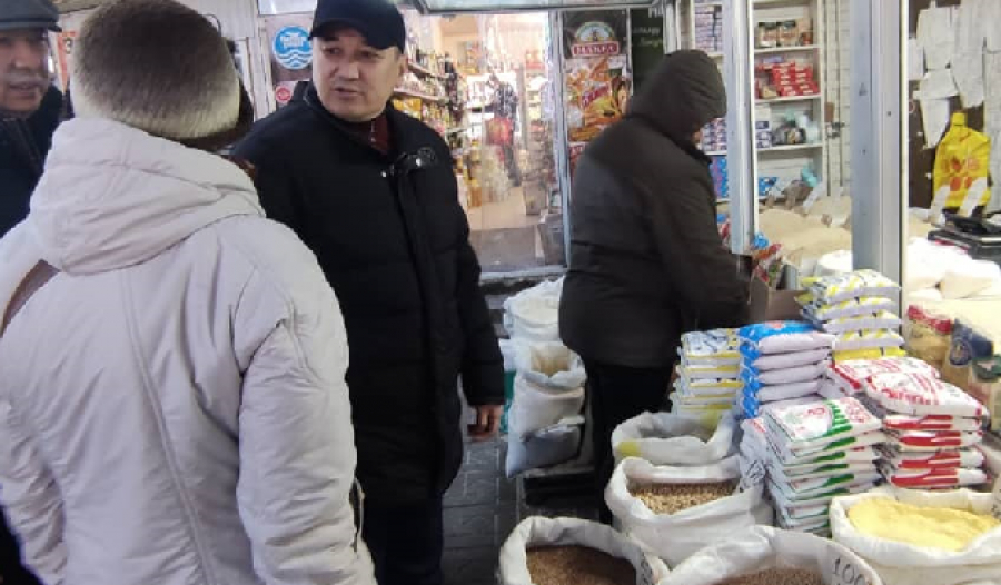 Глава Антимонопольной службы посетил Орто-Сайский рынок и проверил цены на продукты