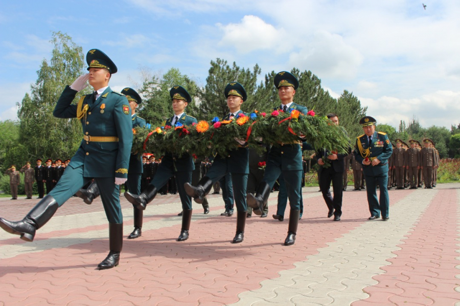 В Бишкеке прошел митинг-реквием, посвященный 100-летию со дня рождения Героя Советского Союза Даира Асанова (фото)