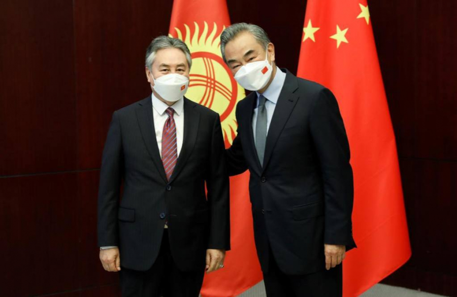 Жээнбек Кулубаев в Нур-Султане провел встречу с главой МИД КНР