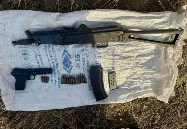 В горах близ Бишкека нашли тайник с оружием и боеприпасами (фото)