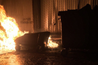 В Оше неизвестный каждую ночь поджигает мусорки зажигательной смесью (видео)