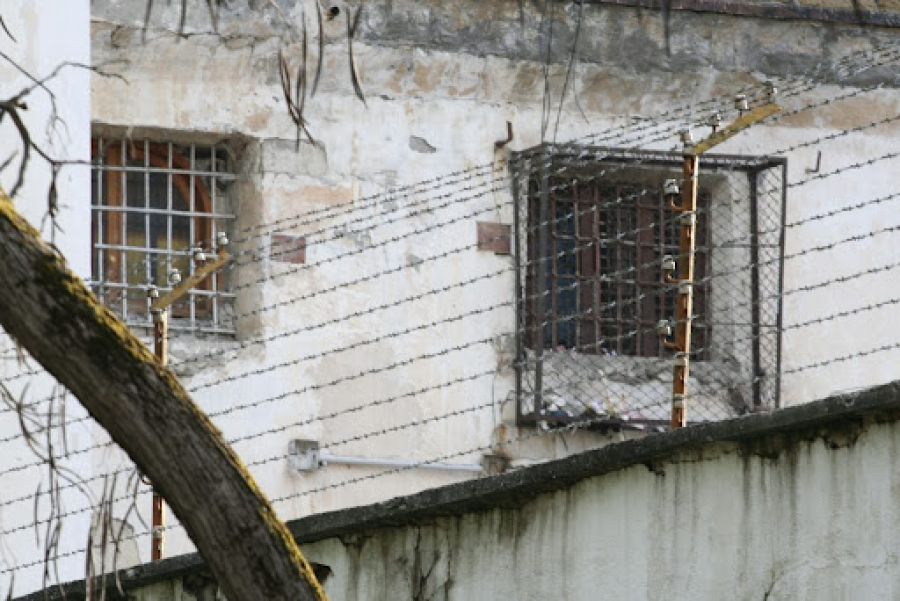 В СИЗО-1 Бишкека задержанных недопустимо часто подвергают облучению?