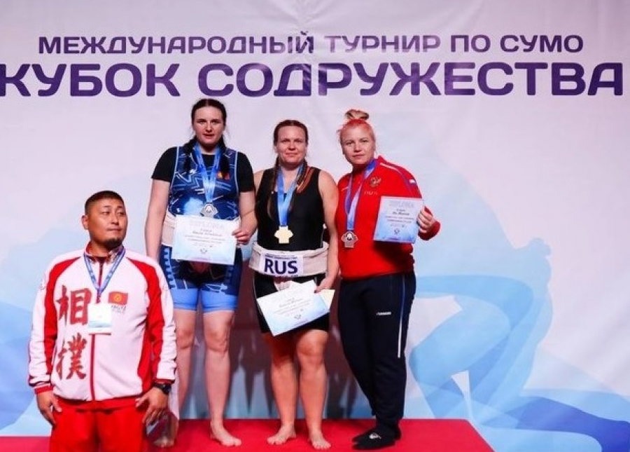 Кыргызстанка Надежда Гулященко завоевала серебро в международных соревнованиях по сумо (видео)