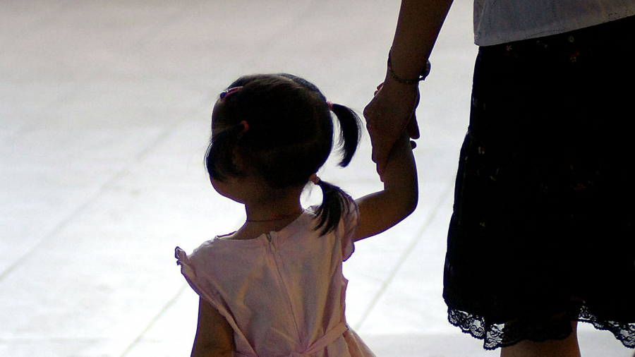 В Кыргызстане 224 ребенка воспитываются в фостерных семьях