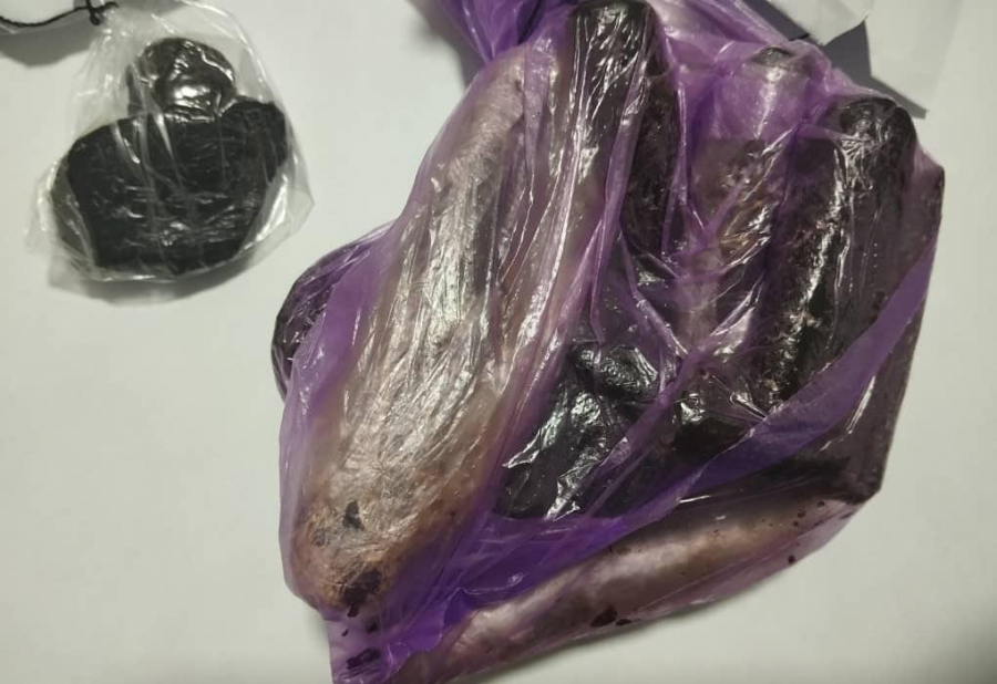 В Бишкеке наркоделец хранил чарс на $4 тысячи в детской комнате (видео)