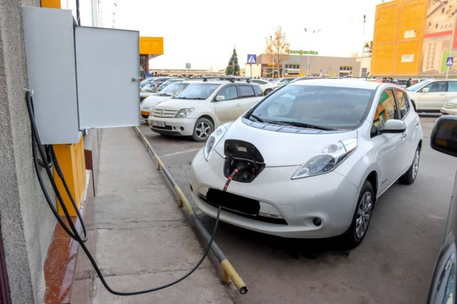 В Бишкеке открылась сеть зарядных станций для электромобилей (фото)