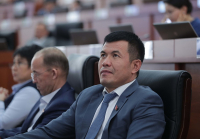 Лидером парламентской фракции СДПК стал Омурбек Бакиров, допустивший оговорку в названии лаборатории