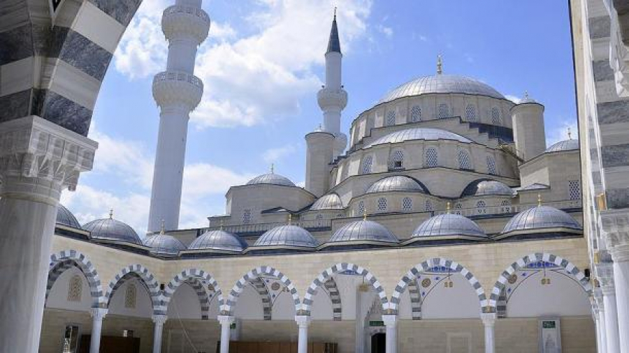 Проповеди против насилия проведут имамы в пятницу в мечетях Кыргызстана