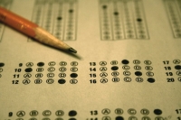 Больше половины школьников предпочли сдавать тест «Алтын тамга» на кыргызском