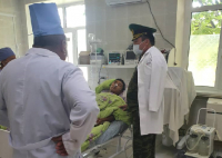 Глава ГПС КР посетил военных, получивших ранение в перестрелке