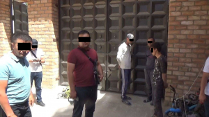 В Лейлекском районе милицейский чиновник поселил у себя дома иностранцев-нелегалов (фото)