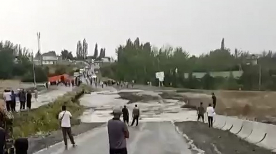 В Ноокатском районе сильный сель размыл одну из главных дорог - видео