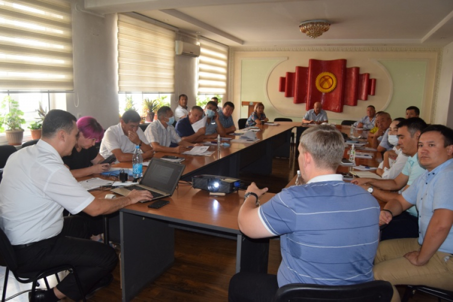 В Таласе и Джалал-Абаде секретариат Совбеза КР провел семинары по предотвращению коррупции в ОМСУ