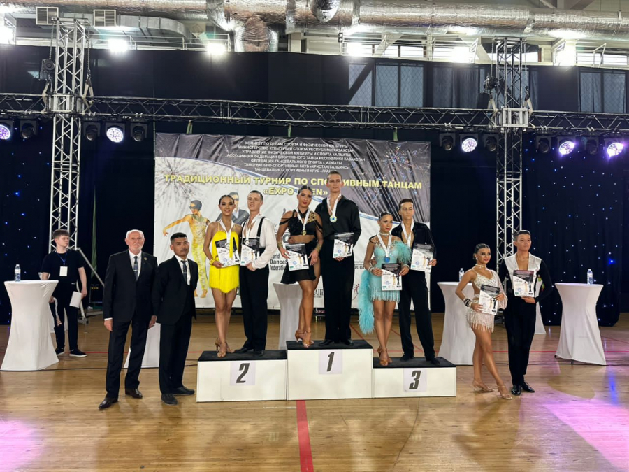 Танцоры из КР завоевали медали на международном турнире по спортивным бальным танцам