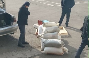 Более 100 кг наркотиков в доме мужчины нашли сотрудники УВД Оша (фото)