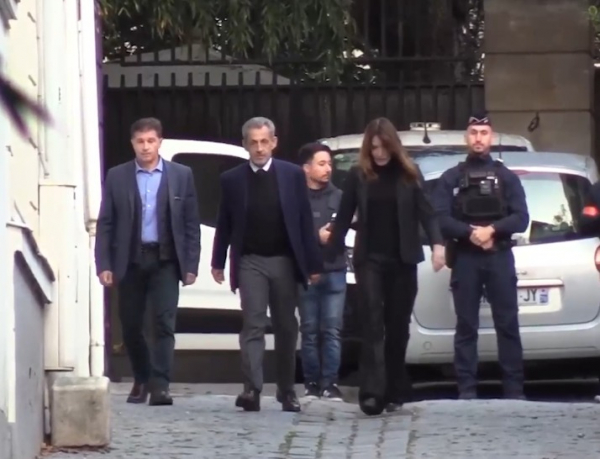 Экс-президент Франции Саркози прибыл в парижскую тюрьму отбывать свой срок (видео)