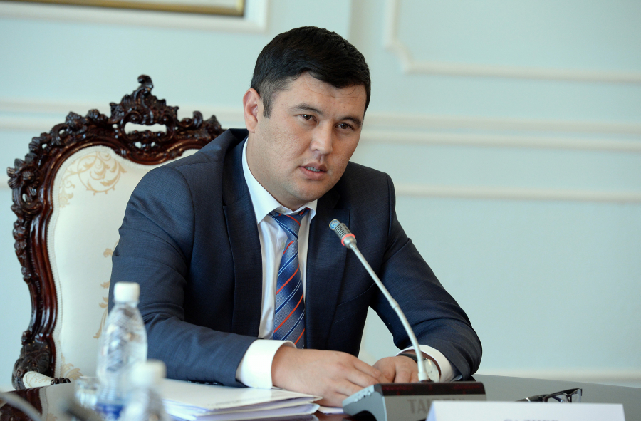 Освобожден бывший руководитель аппарата президента Алмамбет Салиев