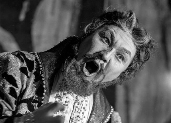 Үн эффектиси бар сүрөт: Болот Миңжылкыев Борис Годуновдун ролунда