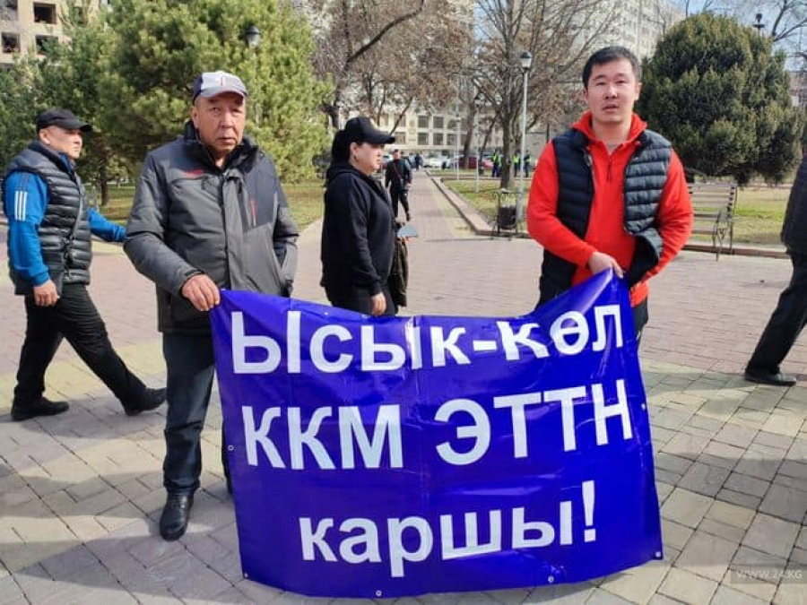 В столице вновь проходит митинг торговцев рынков против установки ККМ