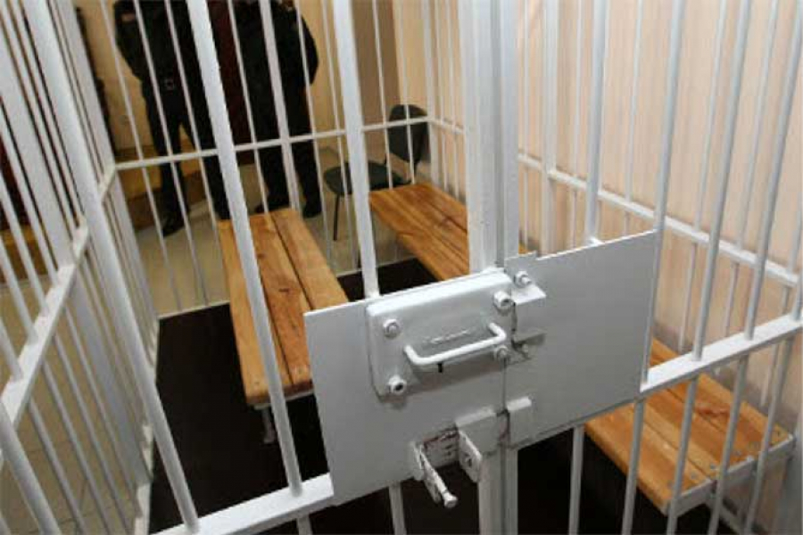 Суд избрал меру пресечения задержанным активистам Акылу Айтбаеву и Таланту Эшалиеву