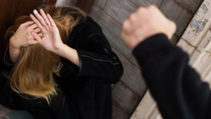 На Иссык-Куле мужчина жестоко избил свою жену и довел ее до смерти
