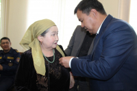 В Кыргызстане более 42 тысяч матерей награждены орденом "Баатыр эне"