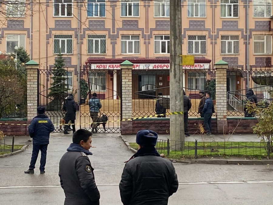 Эвакуация в нескольких школах Бишкека. Милиция ни одной бомбы не обнаружила