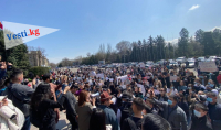 Митингующие против похищения женщин направились к зданию правительства (видео)