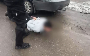 В Бишкеке парни представлялись милиционерами и вымогали деньги у проституток - видео