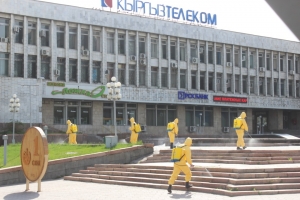 Спасатели продезинфицировали территорию ЦУМа, ГУМа и «Кыргызтелекома»