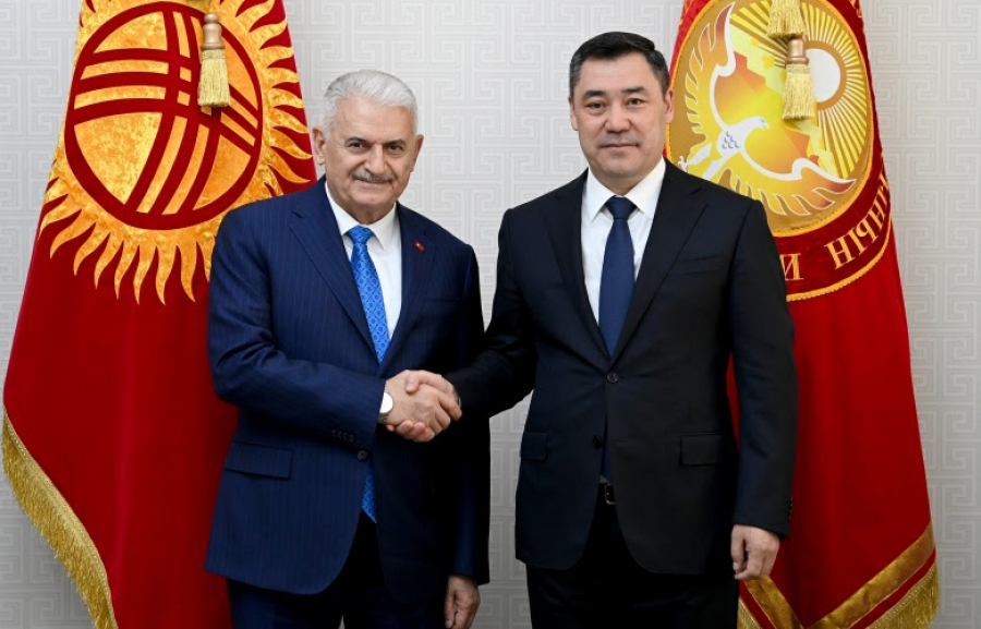 Садыр Жапаров встретился с председателем совета аксакалов Организации тюркских государств