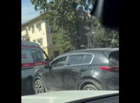 В Бишкеке произошла авария с участием автобуса, легковушки и машины скорой помощи