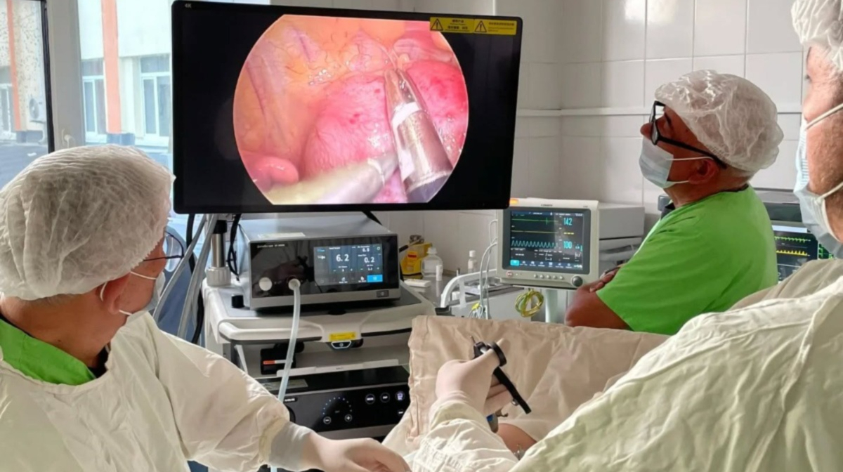 В НЦОМиД впервые проведена операция по удалению кисты средостения у ребенка