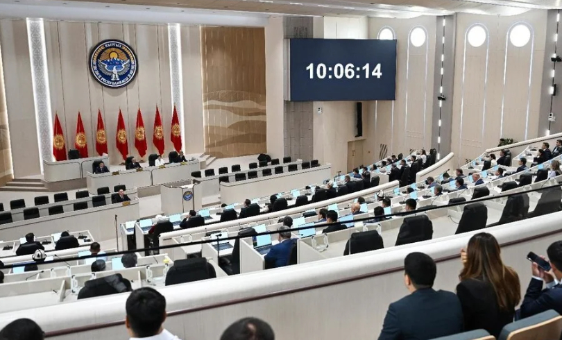 Чиновников освободят от необходимости приходить в Жогорку Кенеш