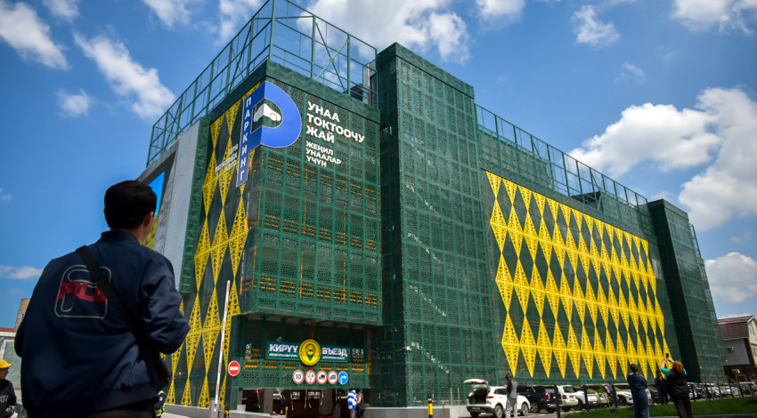 В столице открыли многоуровневую парковку по улице Жукеева Пудовкина