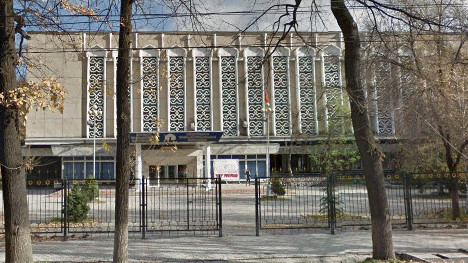 Сотрудникам государственных СМИ в Кыргызстане повысили зарплаты до 100 тысяч сомов и выше