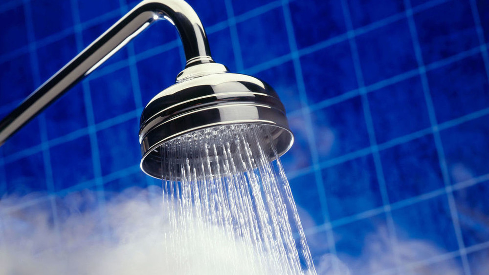 В домах 16-17 градусов тепла. Зачем в Бишкеке мэрия отключает горячую воду так рано и надолго?